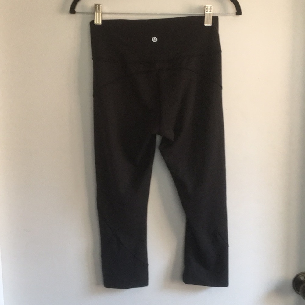 Lululemon In Movement Crop *Everlux 19"
Black (First Release)
 Size 6 - Picture 5 of 6
